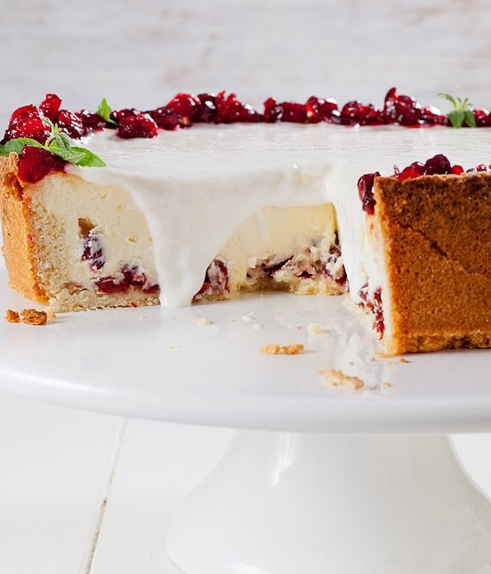 עוגת גבינה וחמוציות אפויה